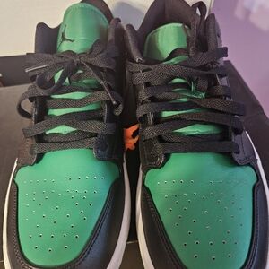 Air Jordan 1 Low Men Size 12.